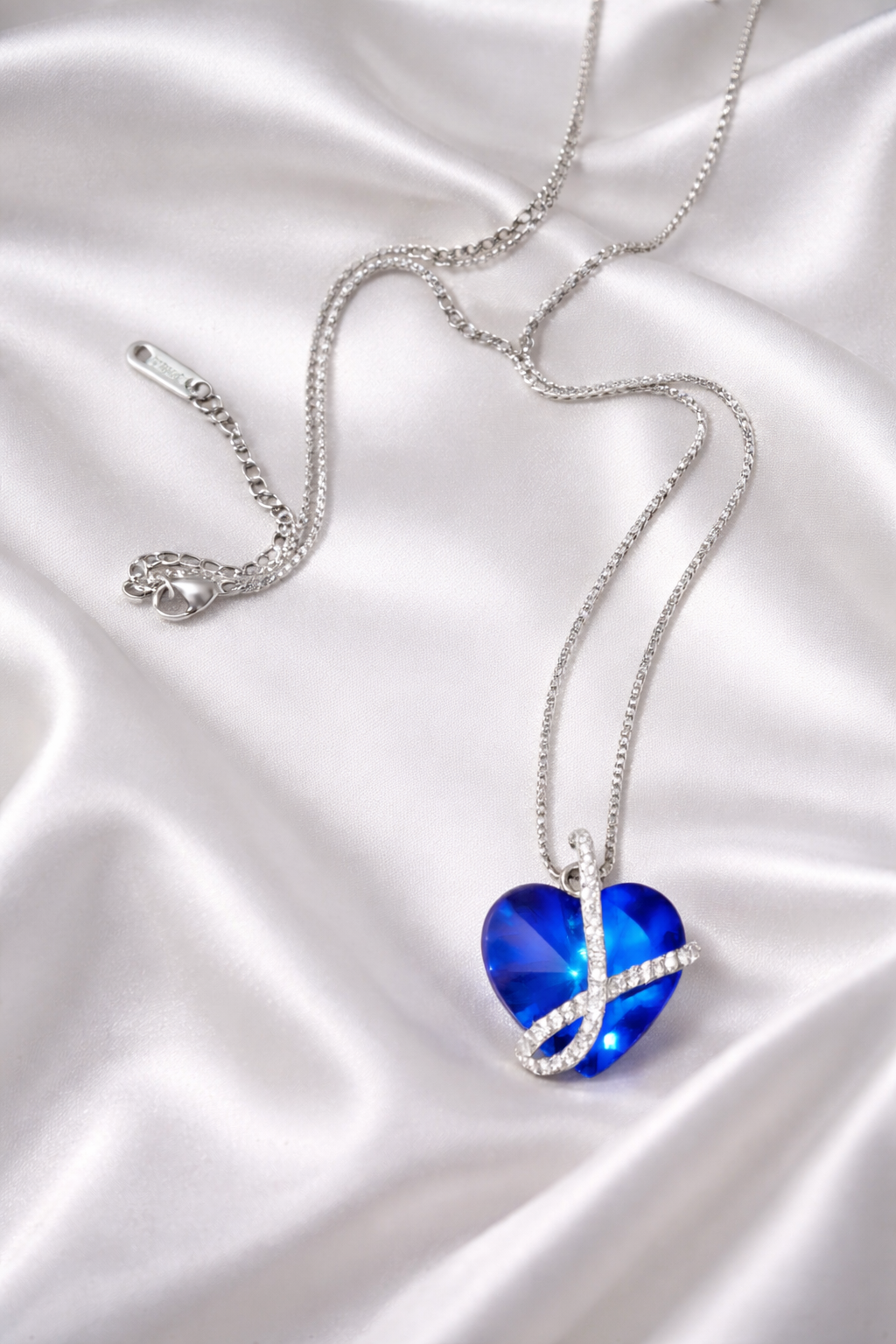 Collier Femme Cœur Bleu en Cristal - قلادة القلب أزرق من الكريستال